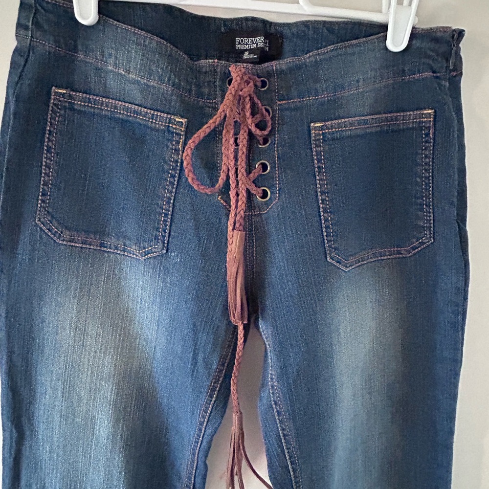 FOREVER 21 • Retro 70’s Bell Bottom Jean • 28 - Picture 2 of 7